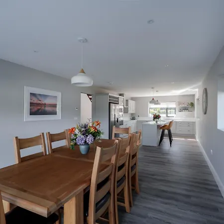 Large To Sleep 14 In The Heart Of Village Sneem