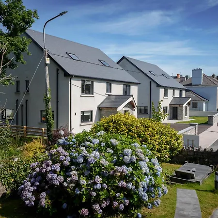 Large To Sleep 14 In The Heart Of Village *
