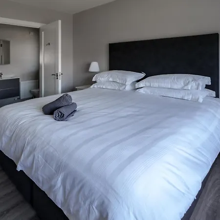 Large To Sleep 14 In The Heart Of Village Sneem