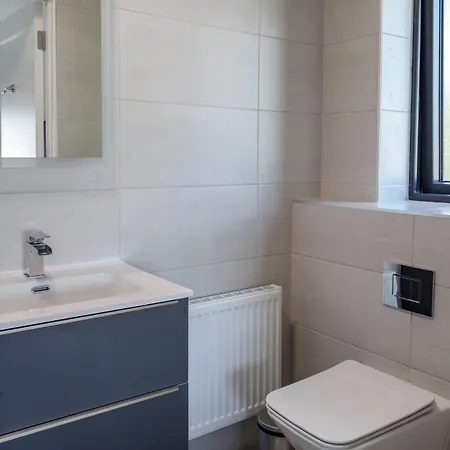 Large To Sleep 14 In The Heart Of Village Sneem