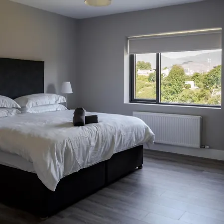 Feriehus Large To Sleep 14 In The Heart Of Village *