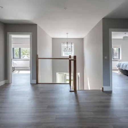 Large To Sleep 14 In The Heart Of Village Feriehus *