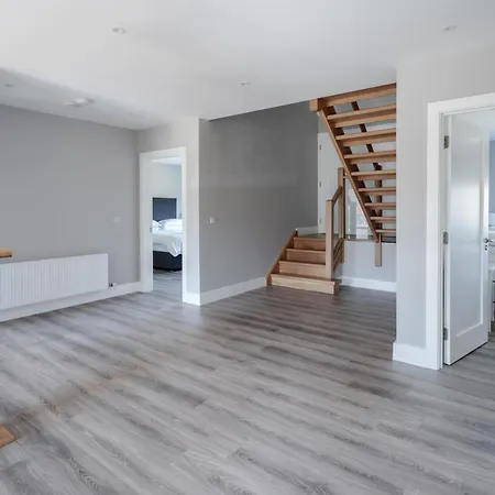 Large To Sleep 14 In The Heart Of Village *