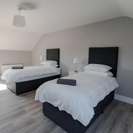 Feriehus Large To Sleep 14 In The Heart Of Village *