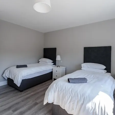 Large To Sleep 14 In The Heart Of Village Sneem
