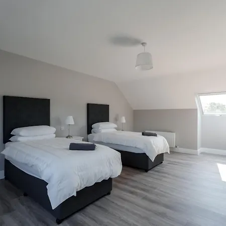 Feriehus Large To Sleep 14 In The Heart Of Village