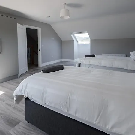 Feriehus Large To Sleep 14 In The Heart Of Village